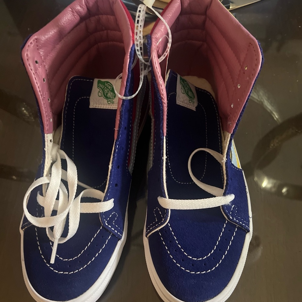 New Vans Woman’s 6.5